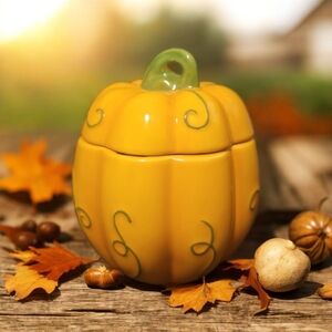 Gold Canyon Pumpkin Candle Warmer includes Pie Pumpkin Pod.